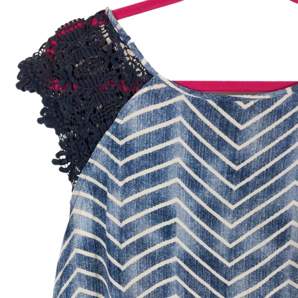 Love On A Hanger Blue Chevron Hi Lo Crocheted Cap Sleeve Blouse Plus Size 2X - Picture 6 of 13